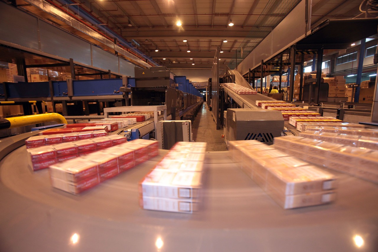 Imagen de centro logístico de tabaco en Logista, con distribución eficiente.